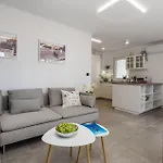 Διαμέρισμα Cozy In With Wifi